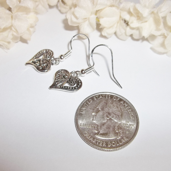 Earrings, Minimalist Earring, Silver Heart Earrings Set Pair Lightweight 4550 - Picture 6 of 8